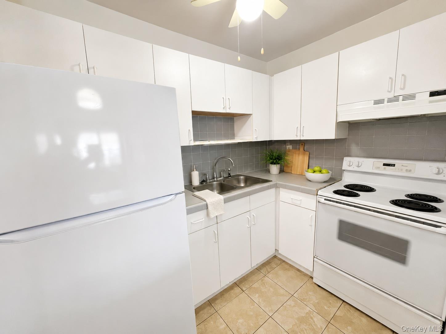 274 Hooker Avenue, Unit L2 photo 4