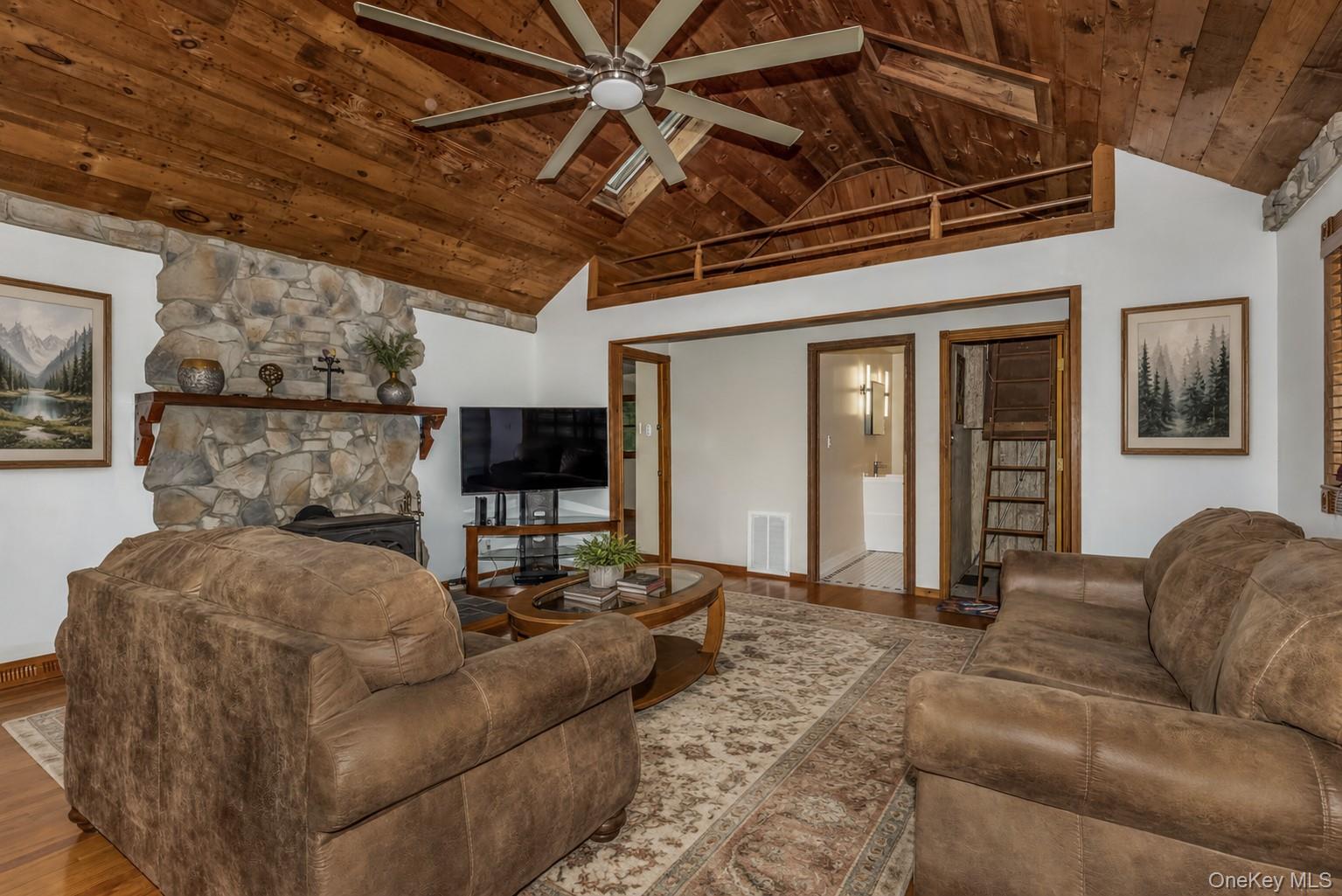 18 Military Lane – For Sale photo 12