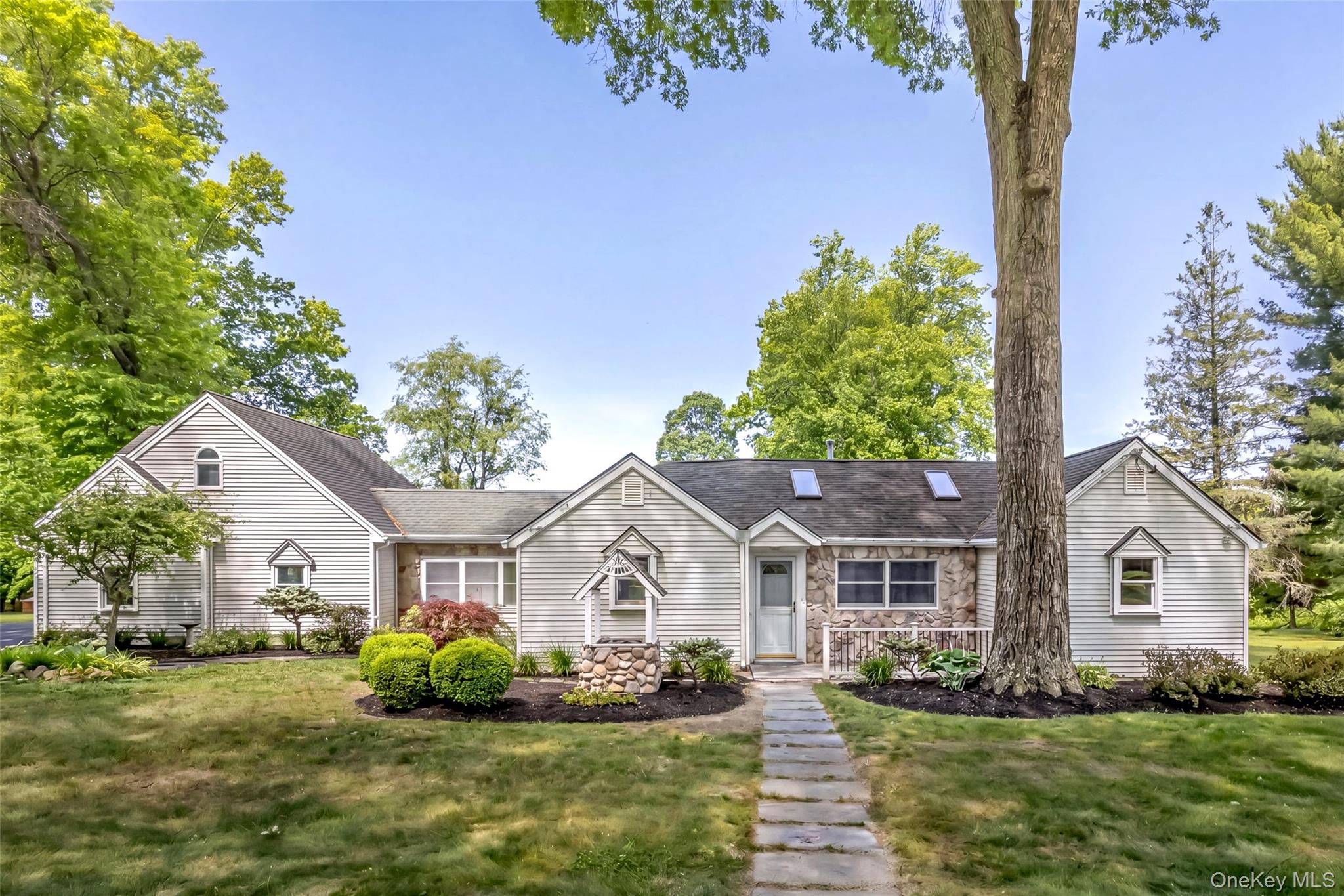 18 Military Lane – For Sale photo 2