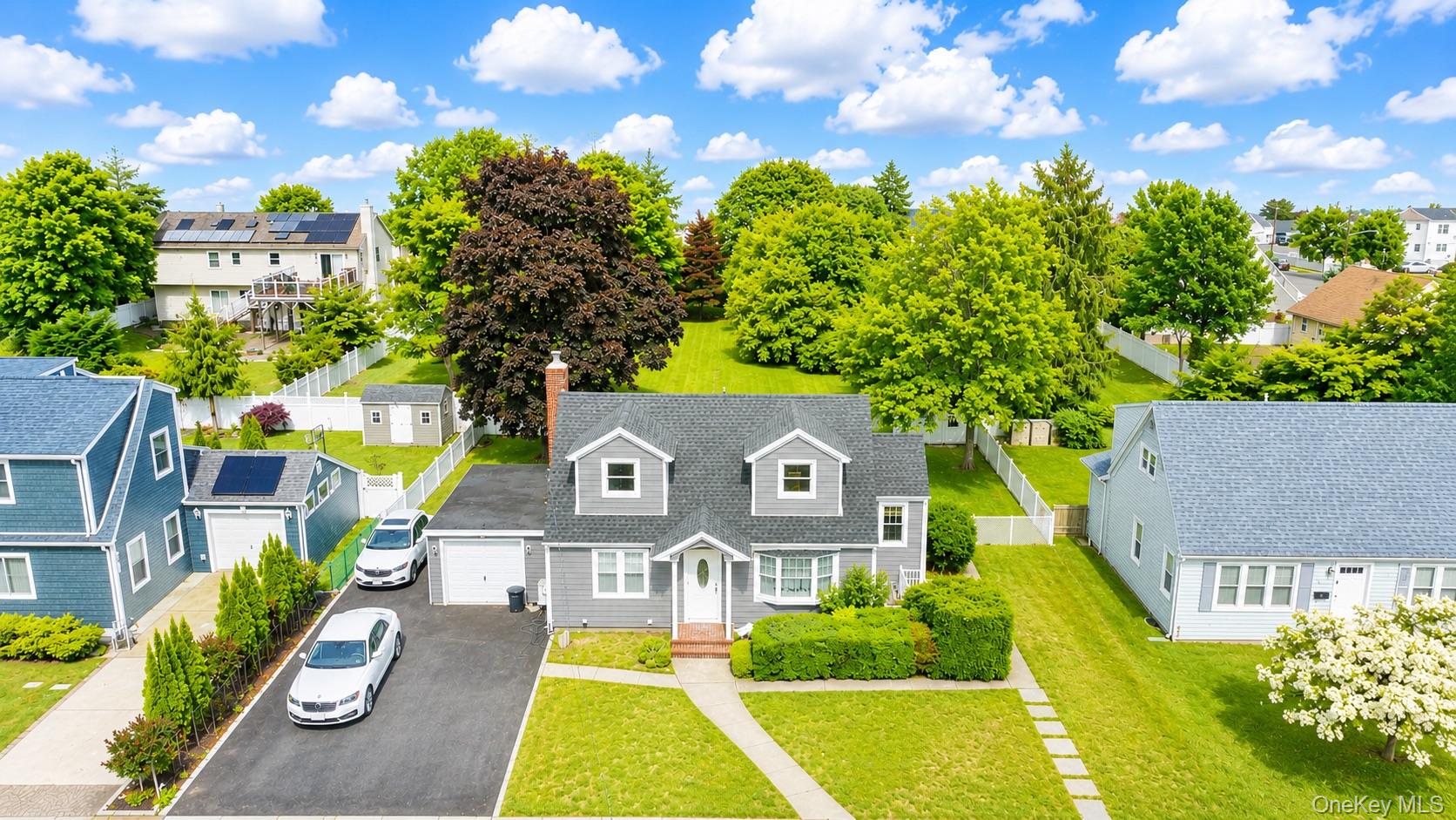 54 Twinlawns Avenue – For Sale photo 4