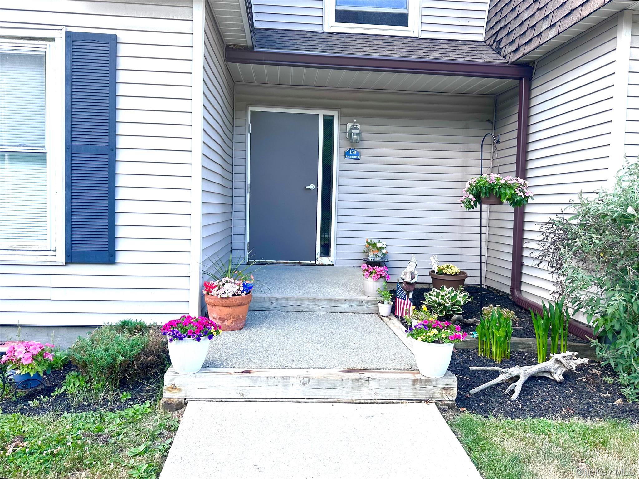 150 Rinaldi Boulevard, Unit A photo 4