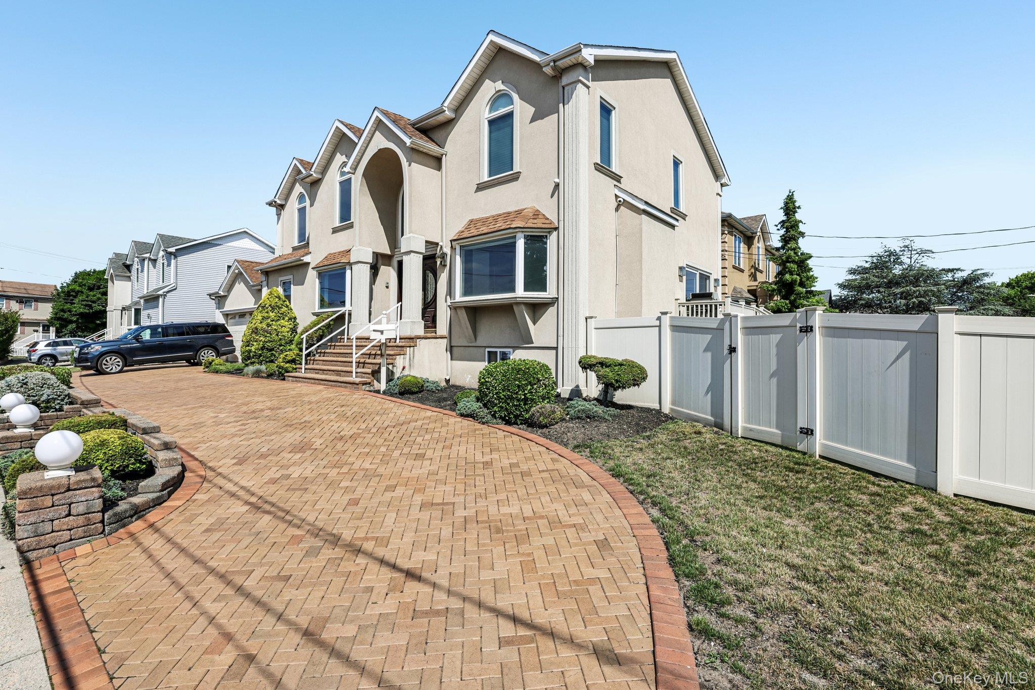 1218 Centre Street – For Sale photo 3