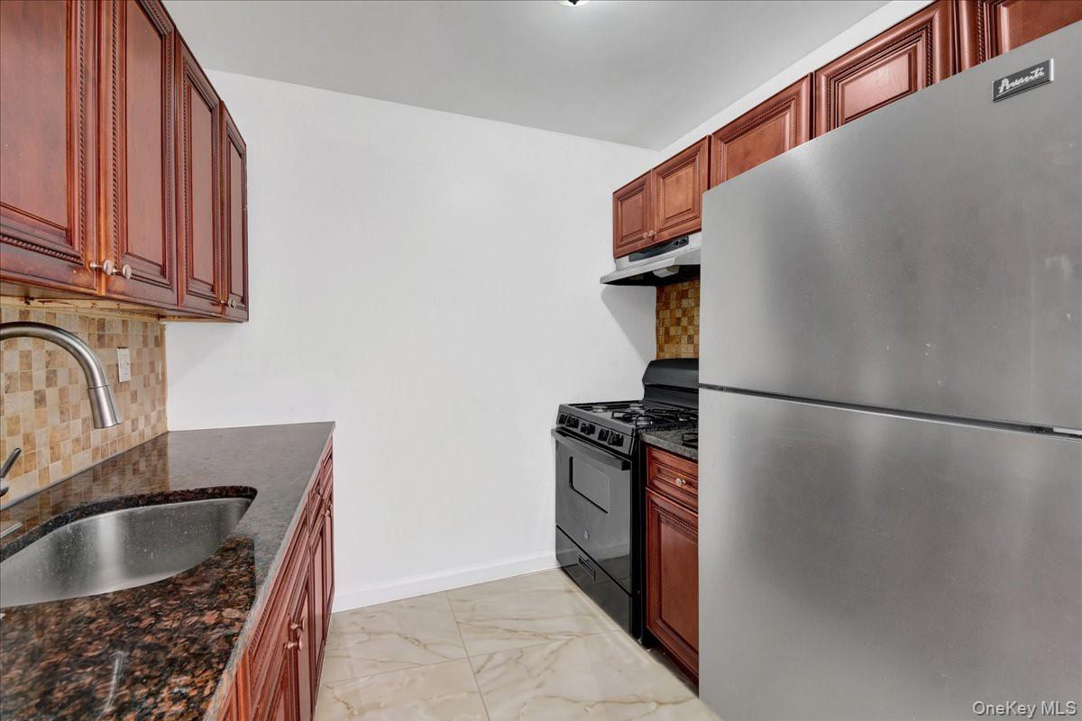 635 Coster Street – For Sale photo 3