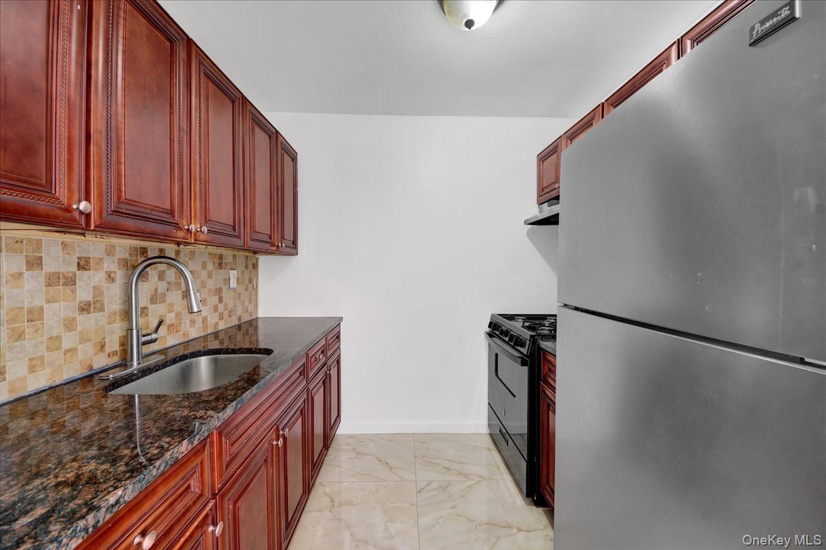 635 Coster Street – For Sale photo 2