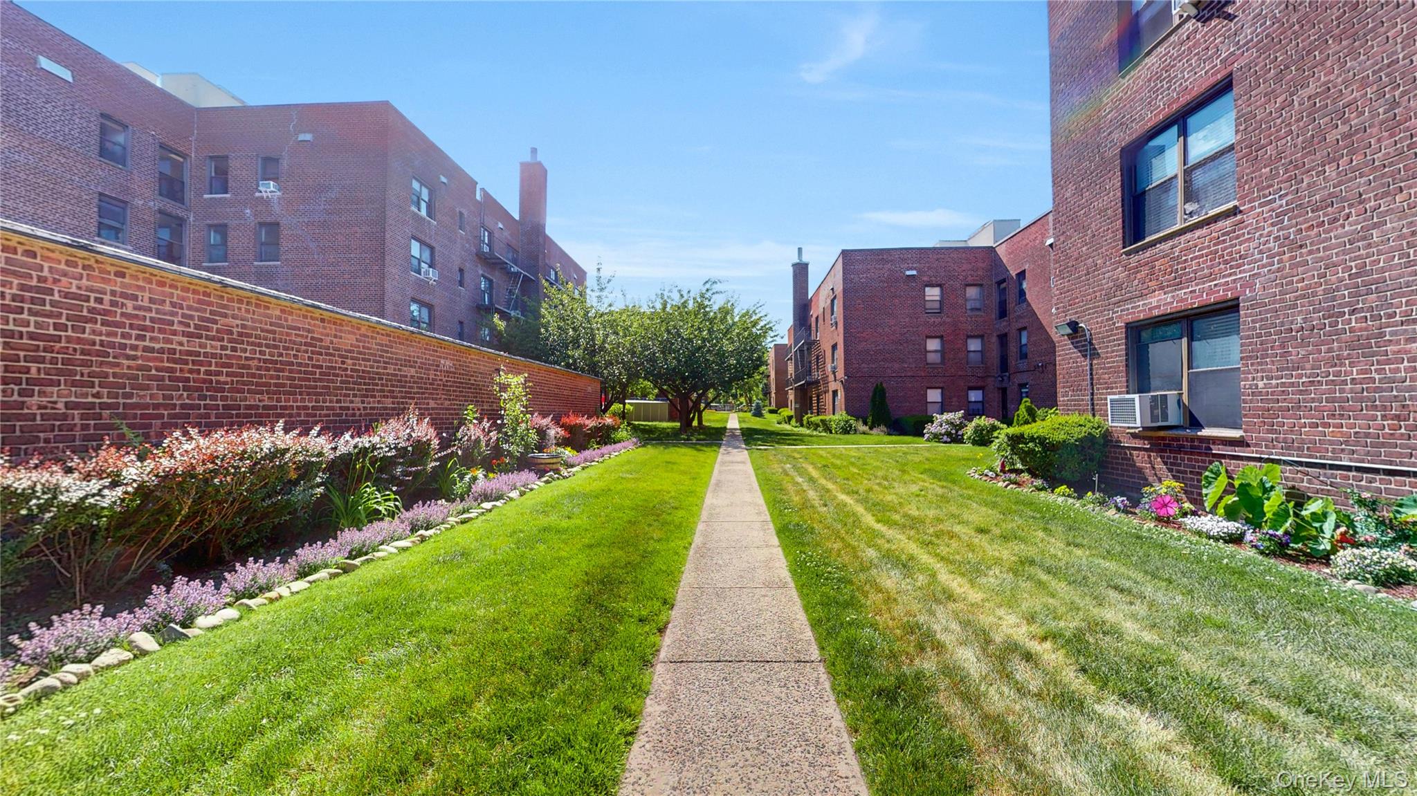 52-21 39th Road, Unit 2A photo 2