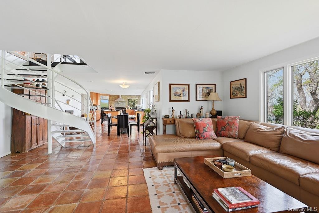 8 Idle Day Knoll – For Sale photo 6