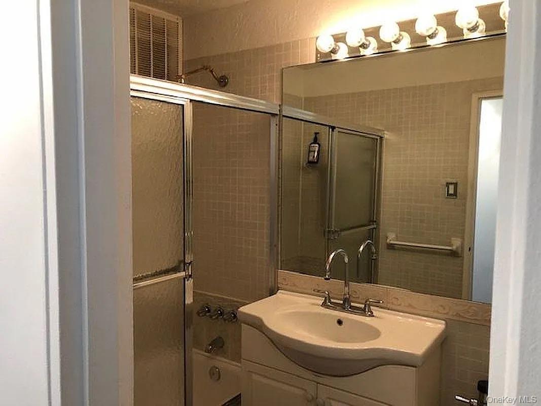 3080 Voorhies Avenue, Unit 5K photo 7