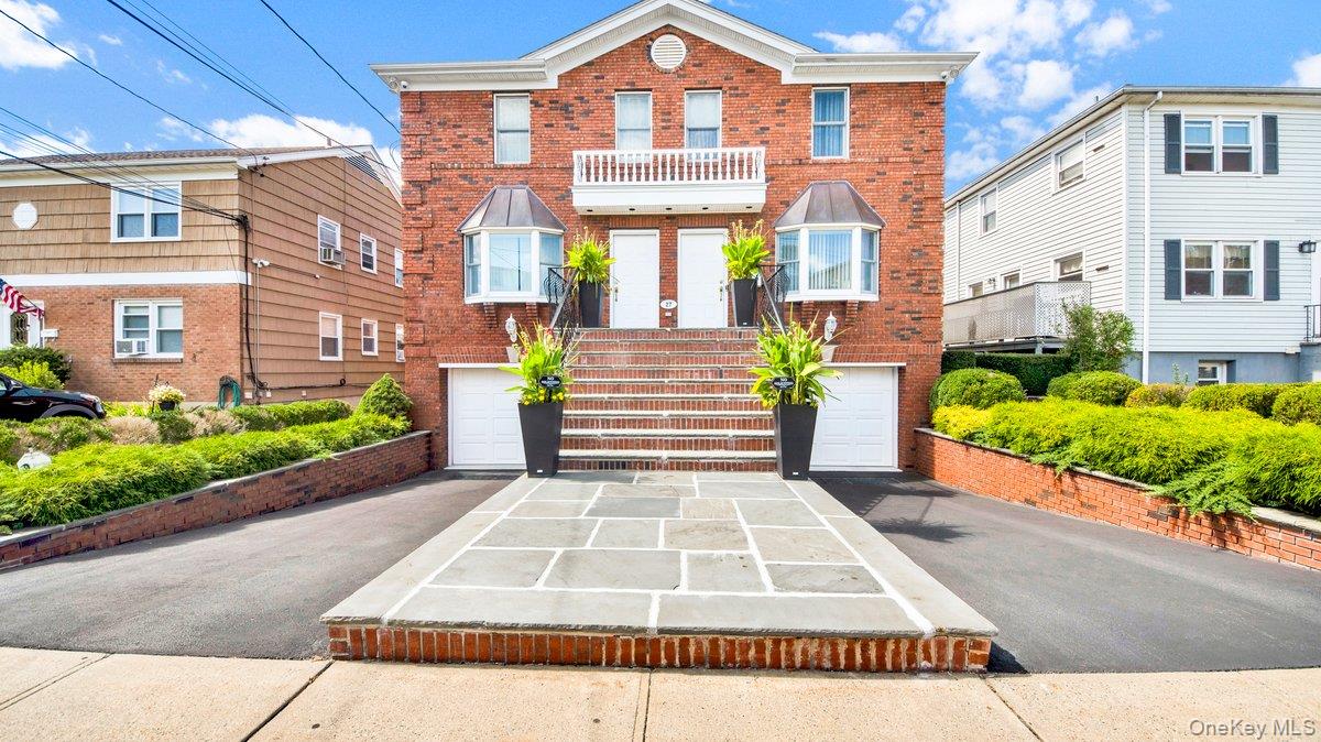 27 Woodside Avenue, Unit Apt B