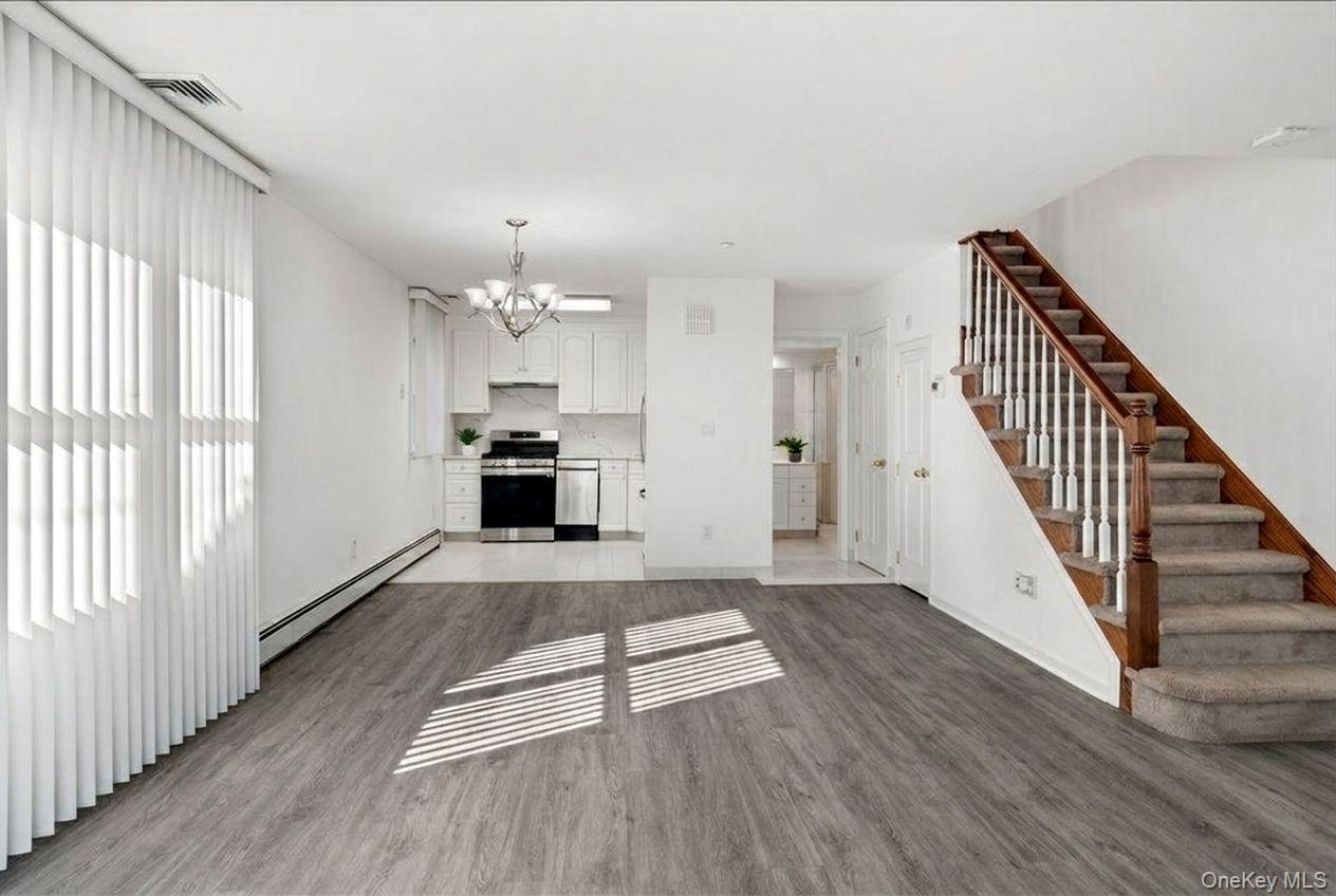 27 Woodside Avenue, Unit Apt B photo 2