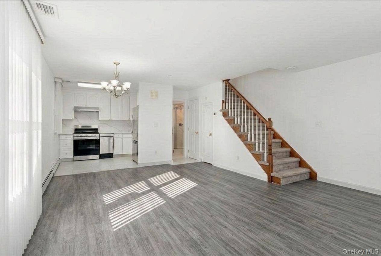 27 Woodside Avenue, Unit Apt B photo 4