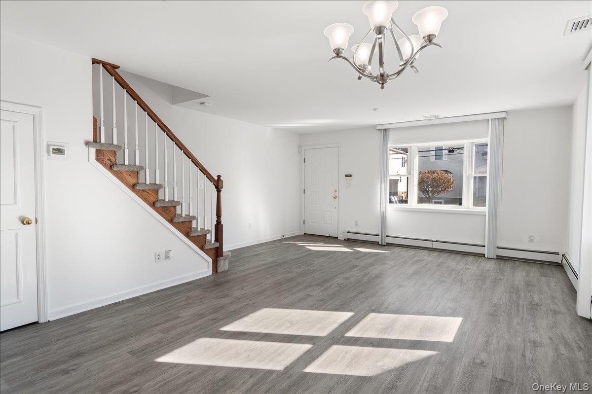 27 Woodside Avenue, Unit Apt B photo 3