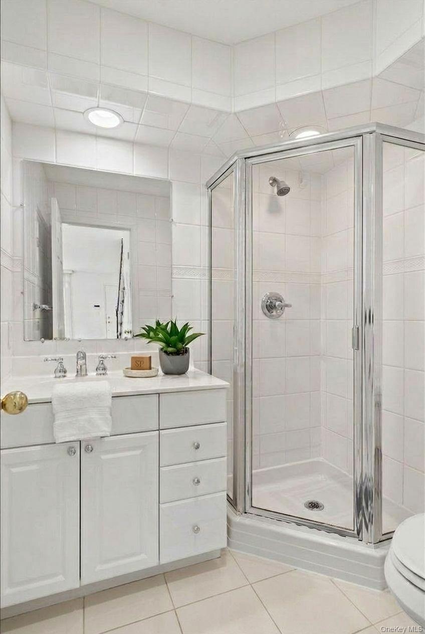 27 Woodside Avenue, Unit Apt B photo 7