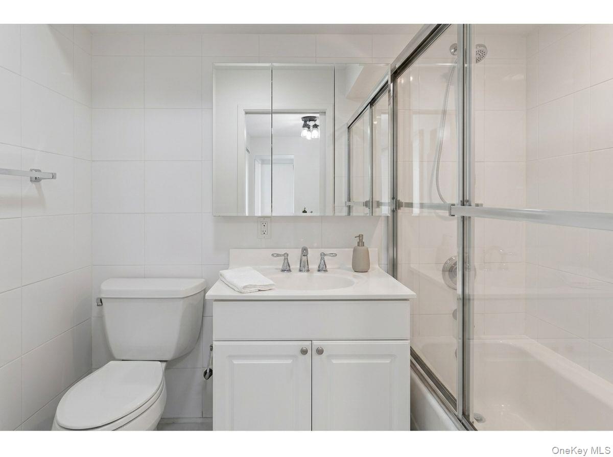 27 Woodside Avenue, Unit Apt B photo 11
