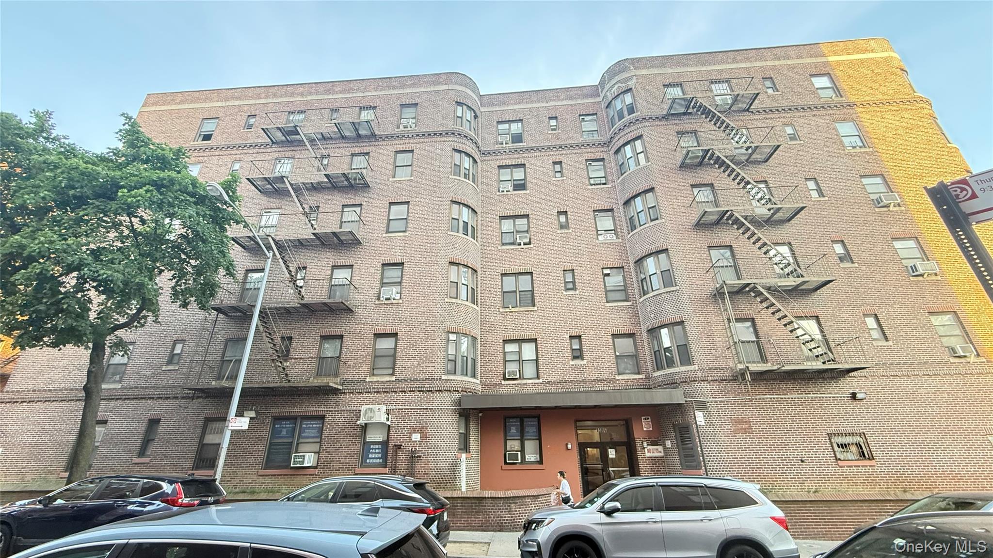 83 ST VIETOR AVE, Unit 1O