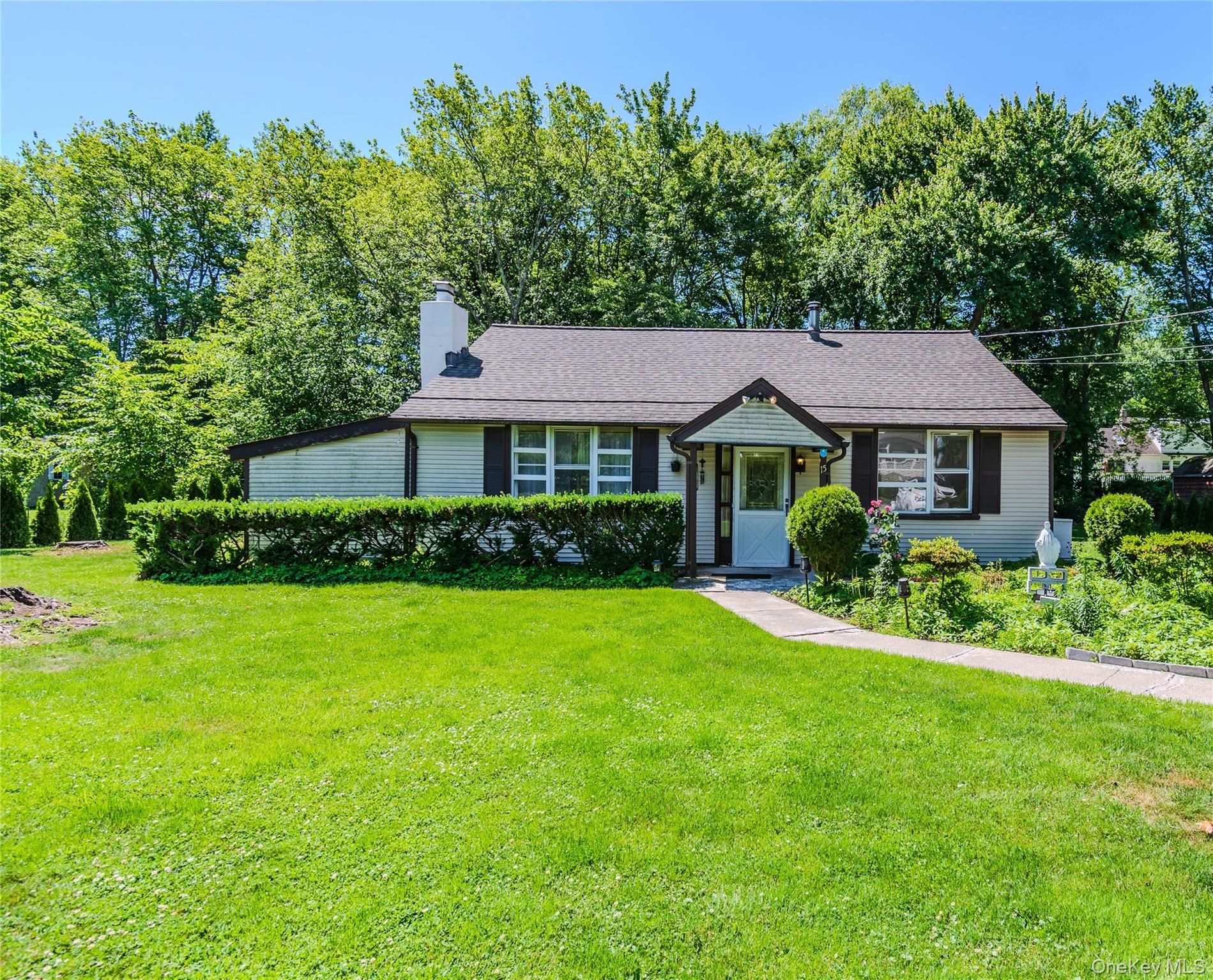 15 Maple Drive – For Sale photo 3