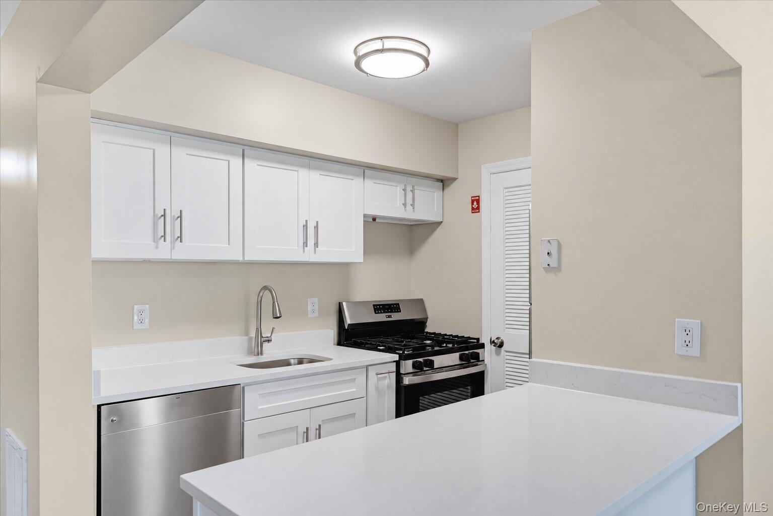 1175 Washington Green – For Sale photo 8