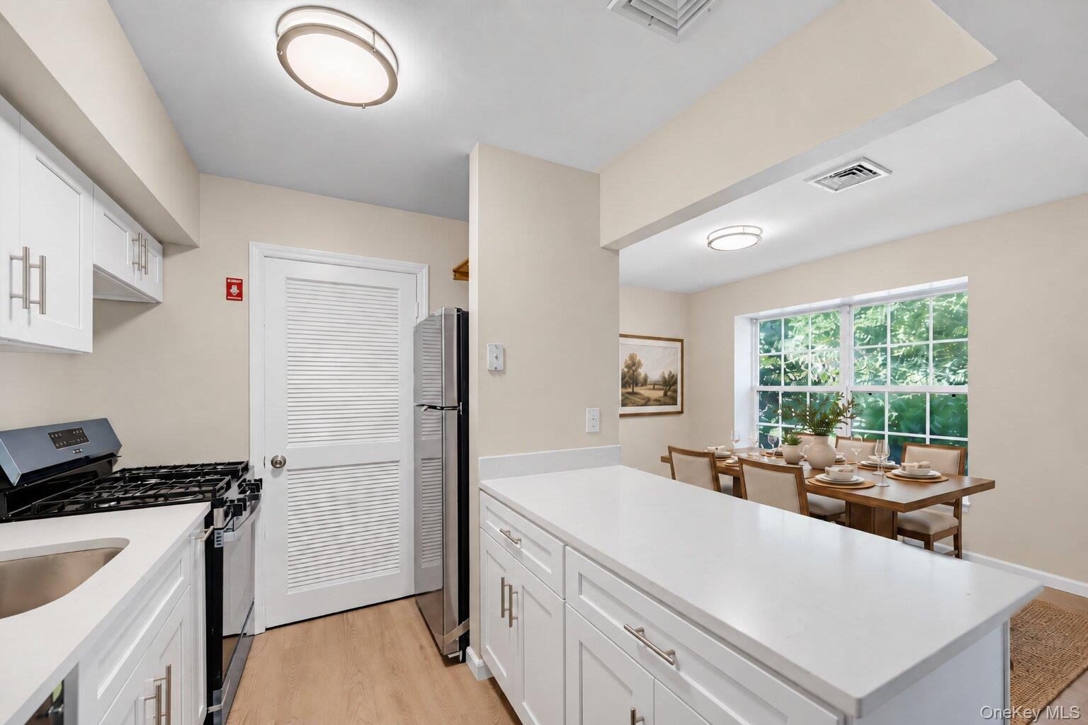 1175 Washington Green – For Sale photo 10