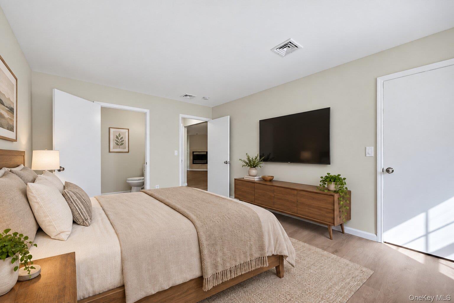 1175 Washington Green – For Sale photo 13