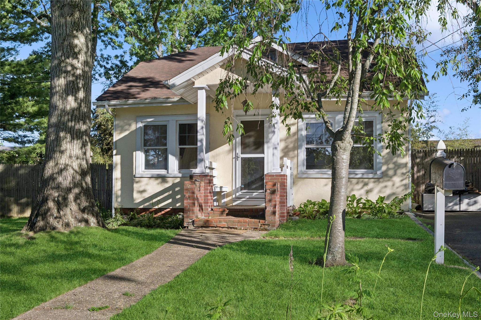 36 Lakeview Court – For Sale photo 2