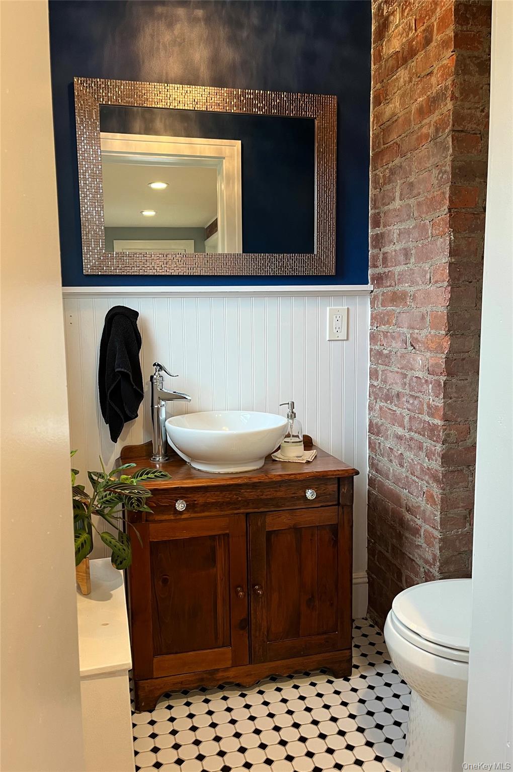 10 Vine Street – For Sale photo 12