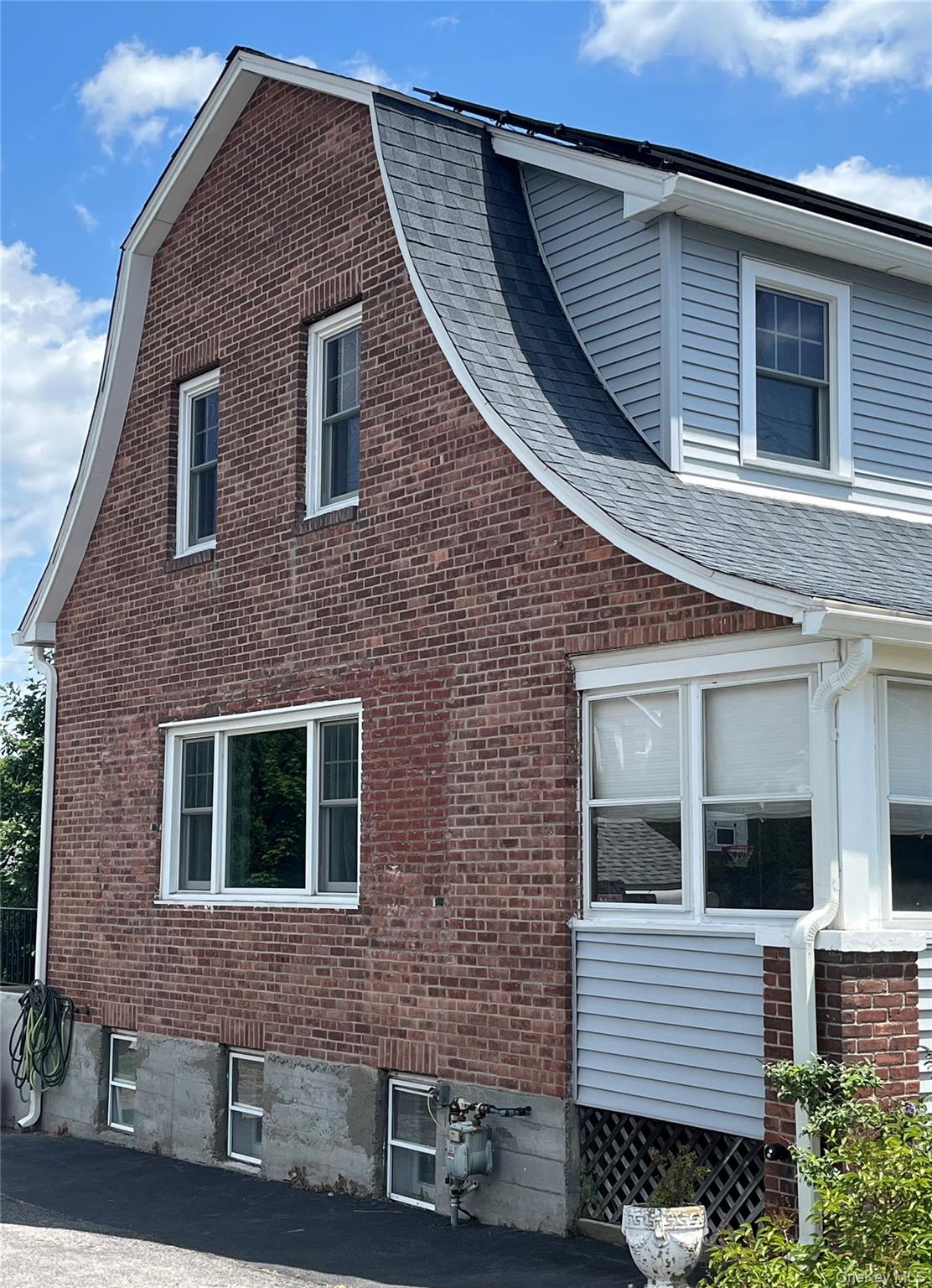 10 Vine Street – For Sale photo 2