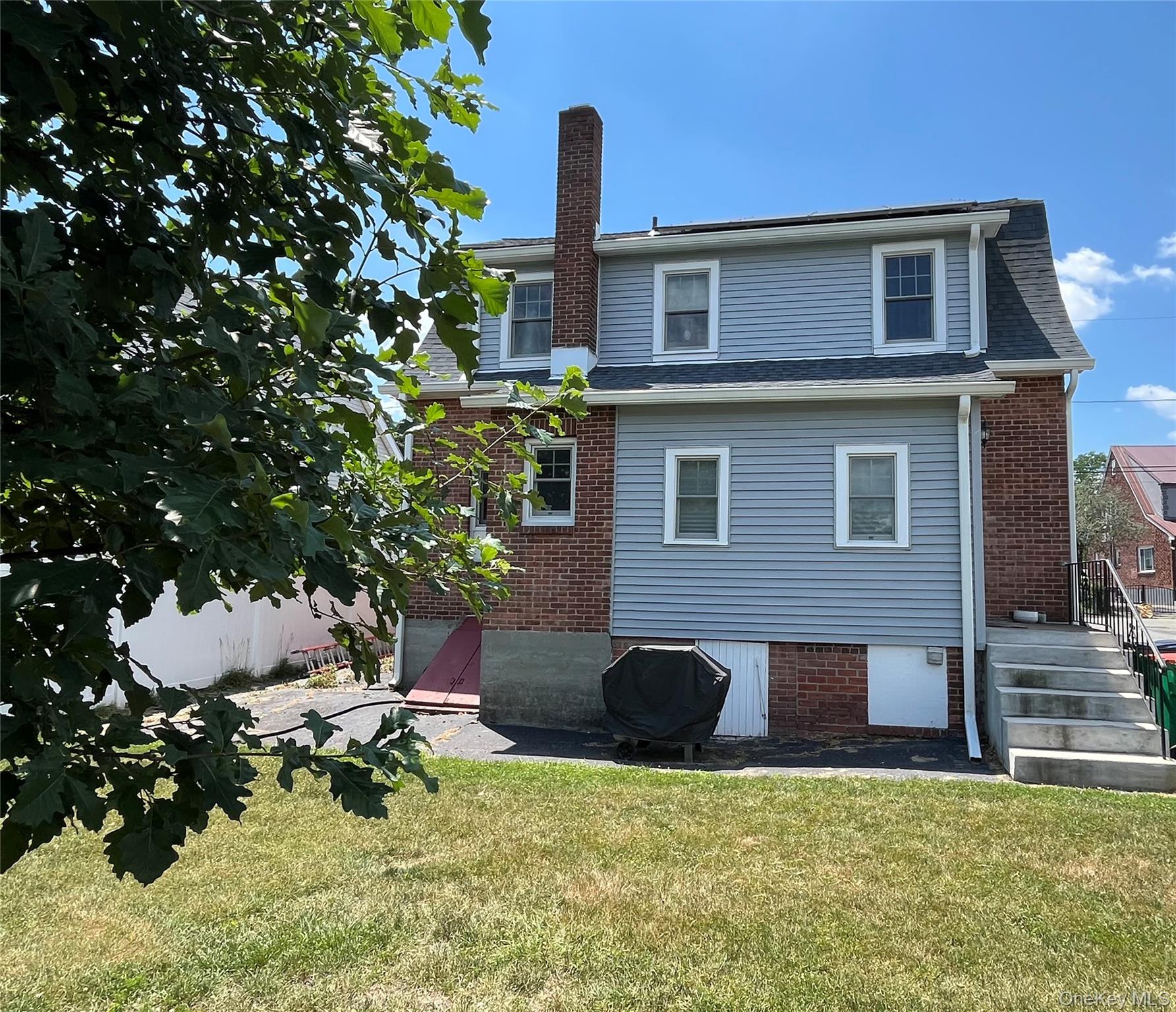 10 Vine Street – For Sale photo 3