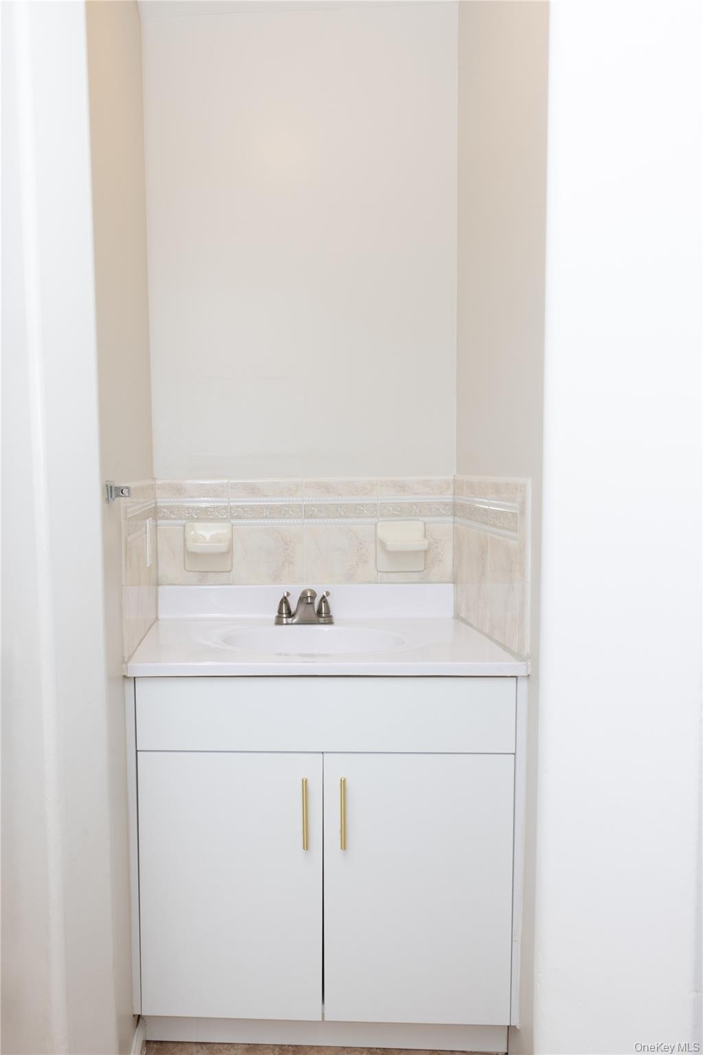 4 Rita Avenue, Unit B photo 15