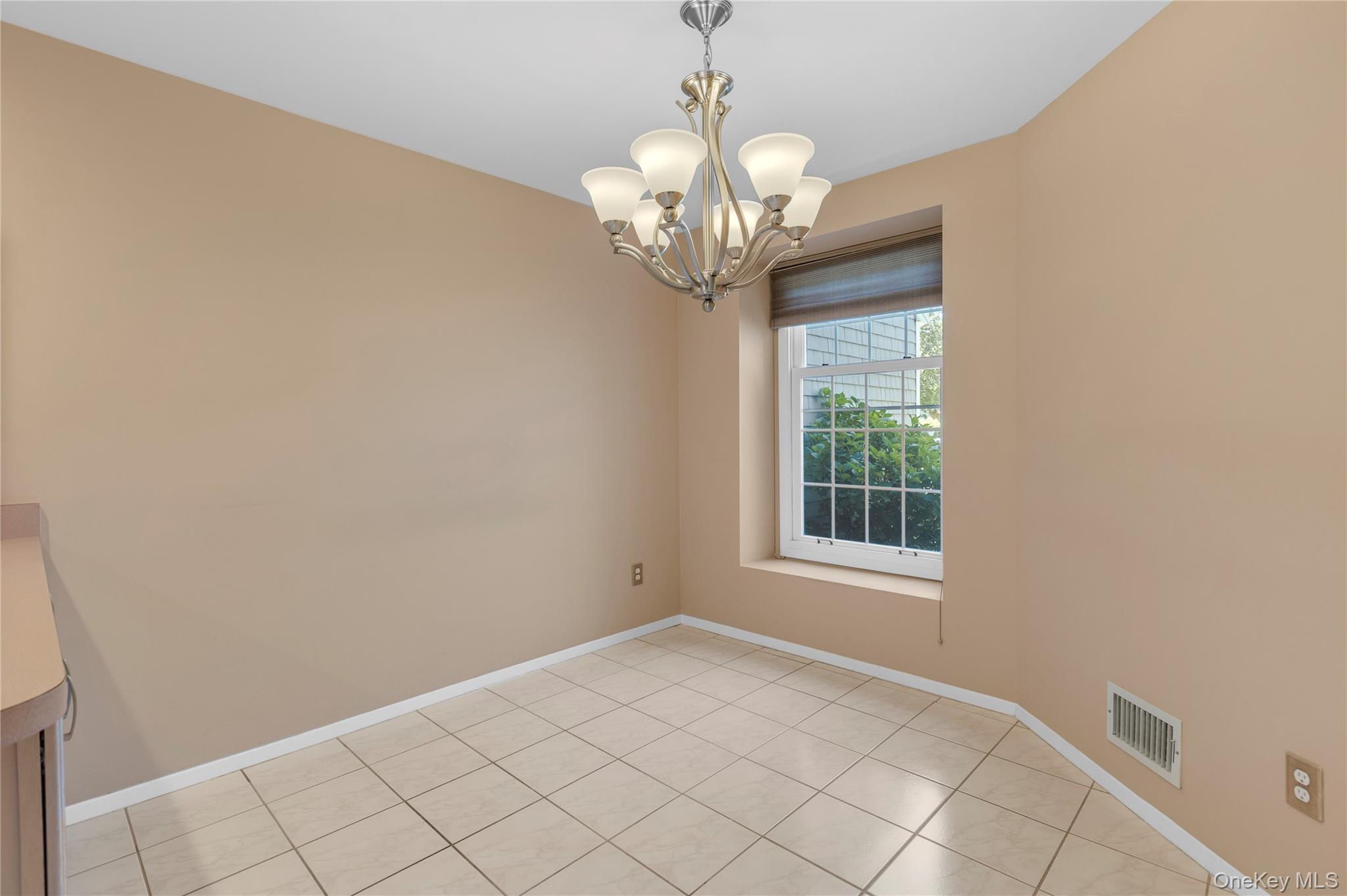 38 Lakebridge Drive S – For Sale photo 7