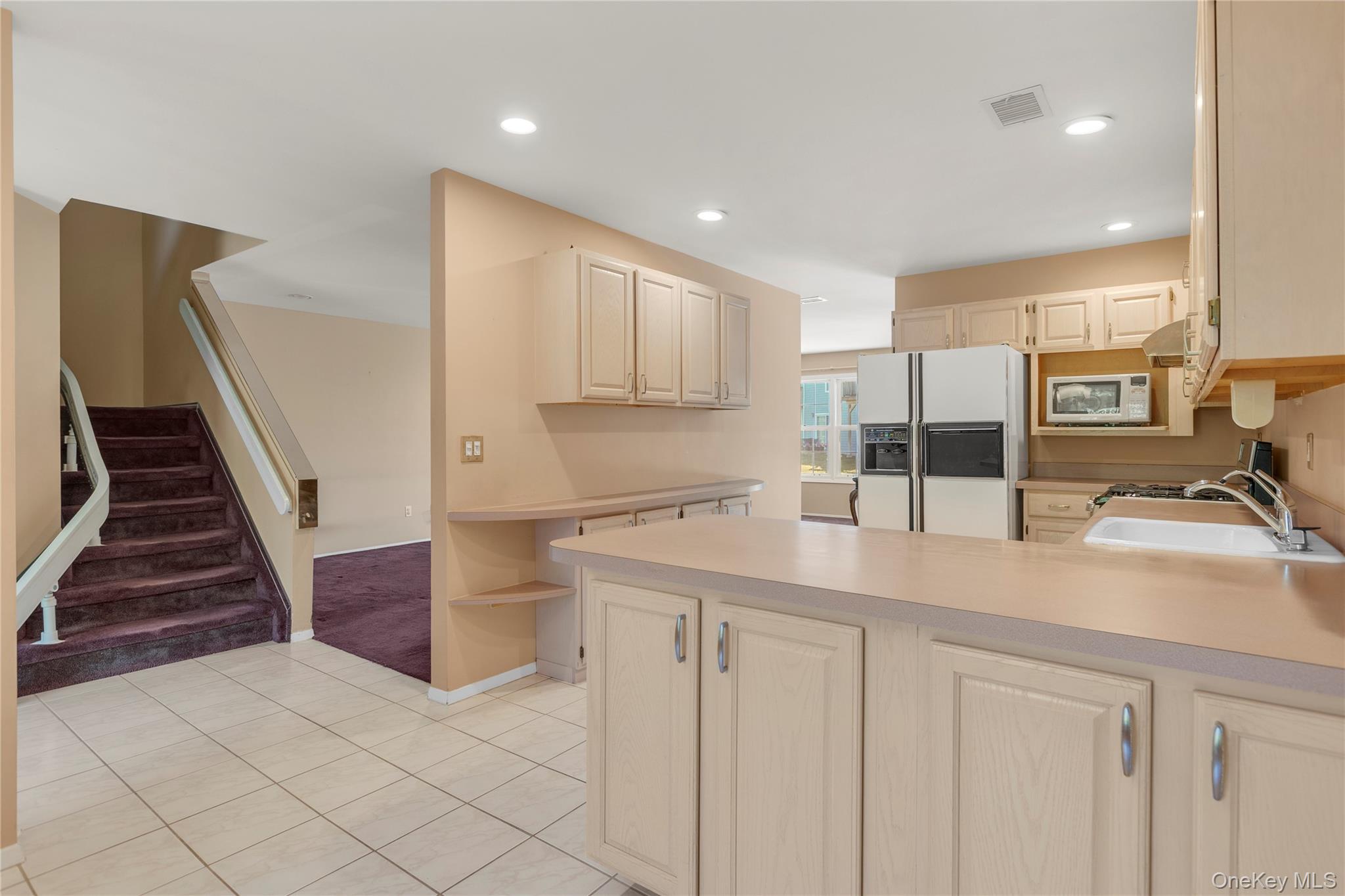 38 Lakebridge Drive S – For Sale photo 10