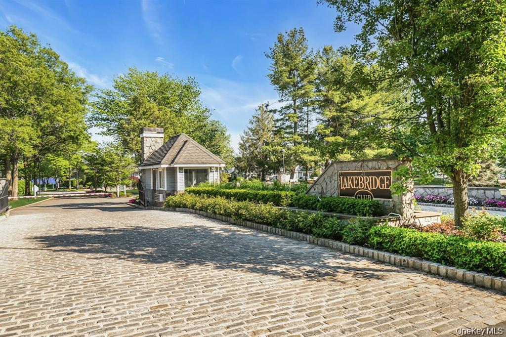 38 Lakebridge Drive S – For Sale