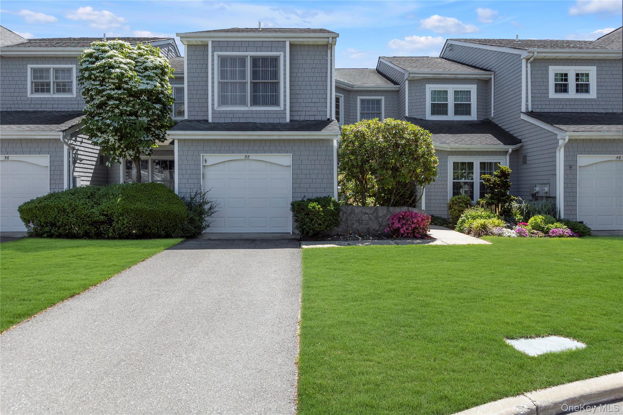 38 Lakebridge Drive S – For Sale photo 3