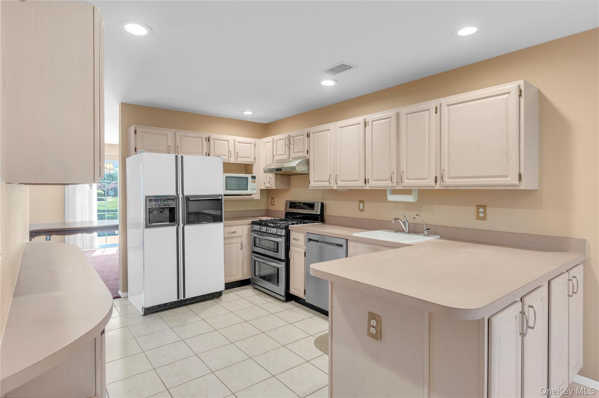 38 Lakebridge Drive S – For Sale photo 8
