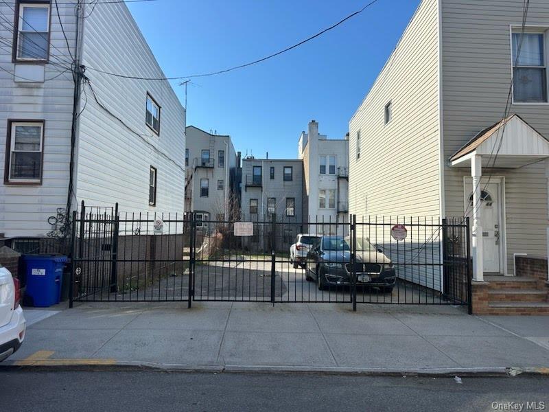 22 Street – For Sale photo 4