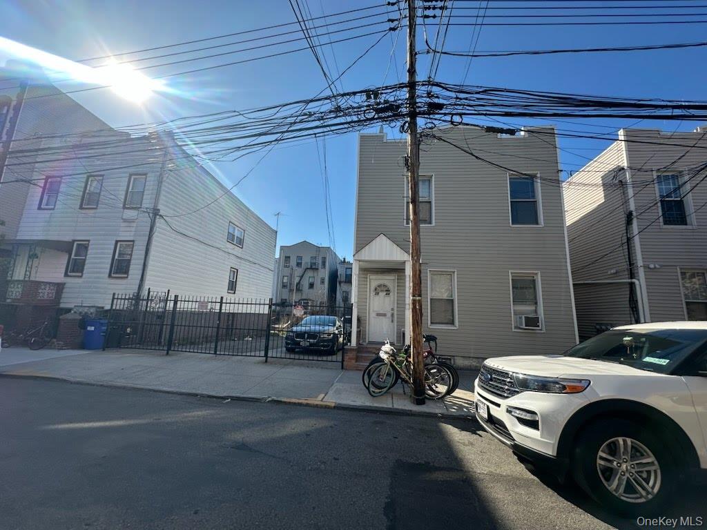 22 Street – For Sale photo 2