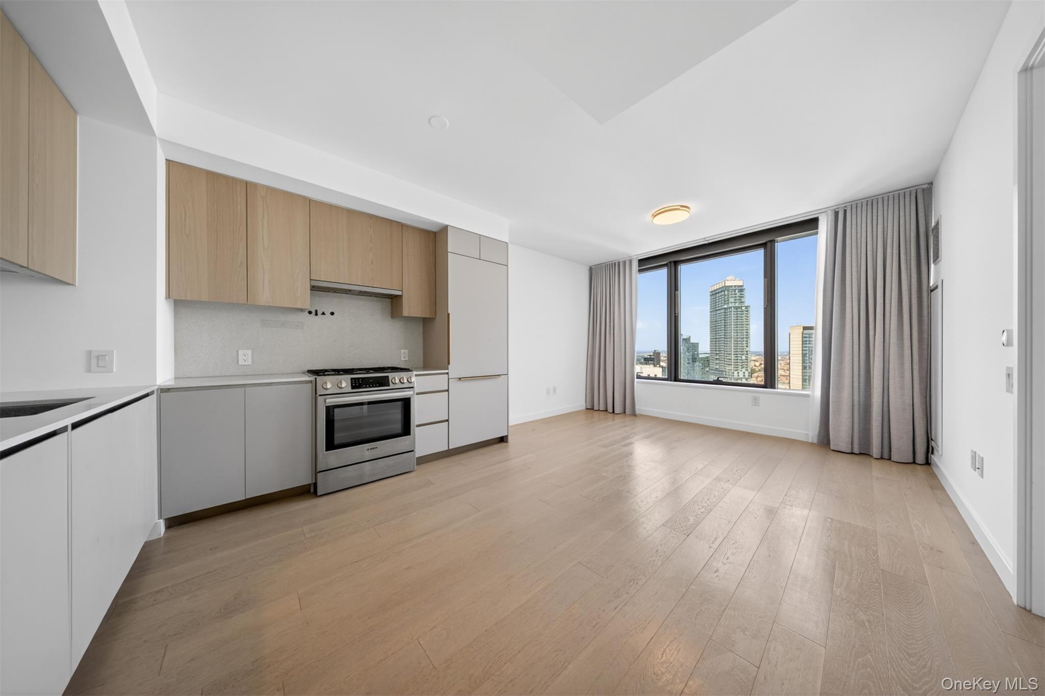 3 Court Square, Unit 5005