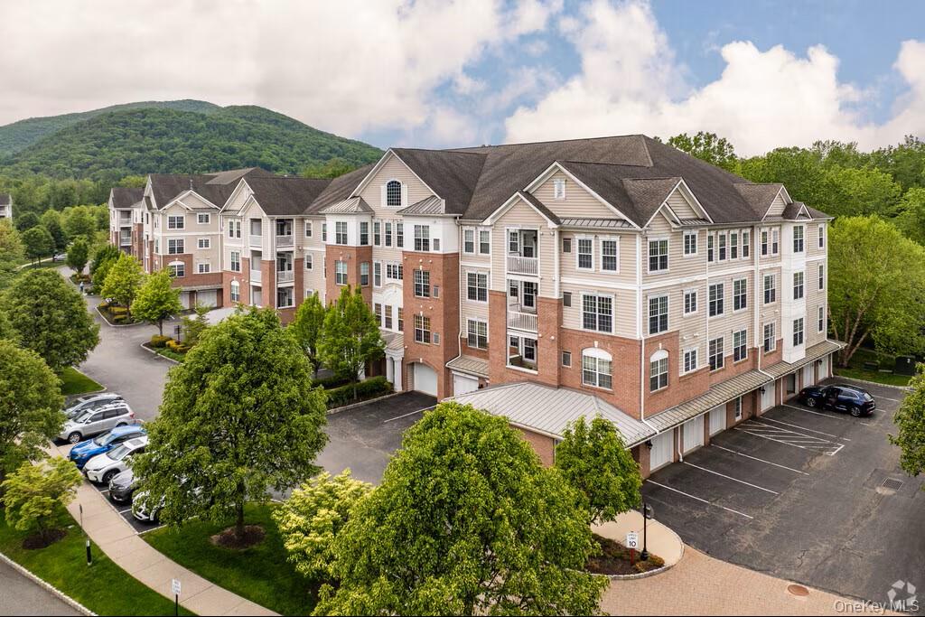 811 Regency Drive, Unit 802