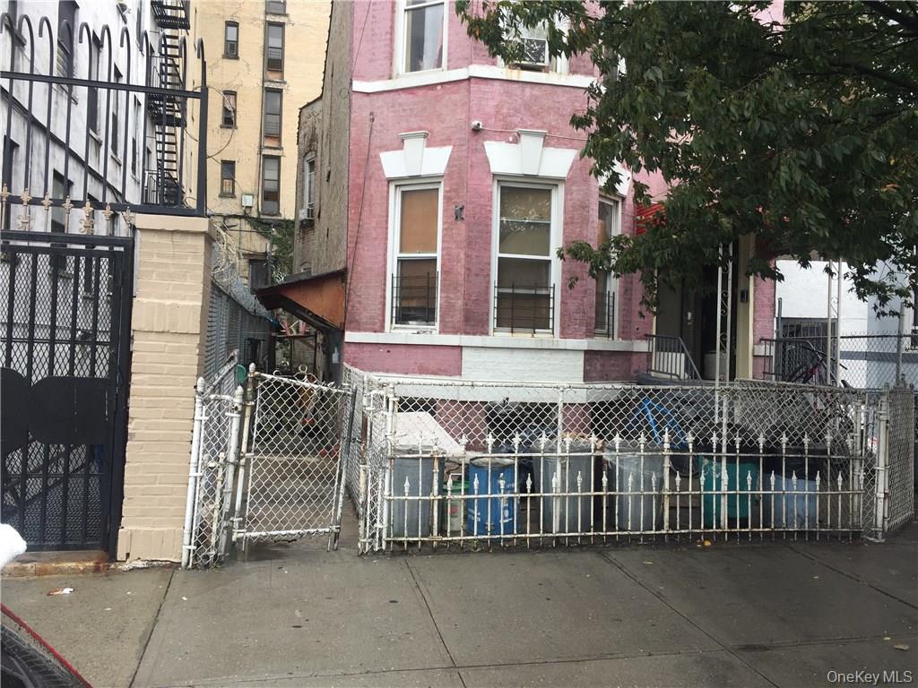 881 Longfellow Avenue – For Sale