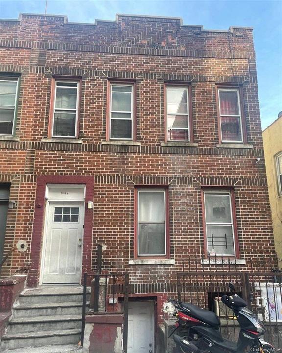1094 Longfellow Avenue – For Sale
