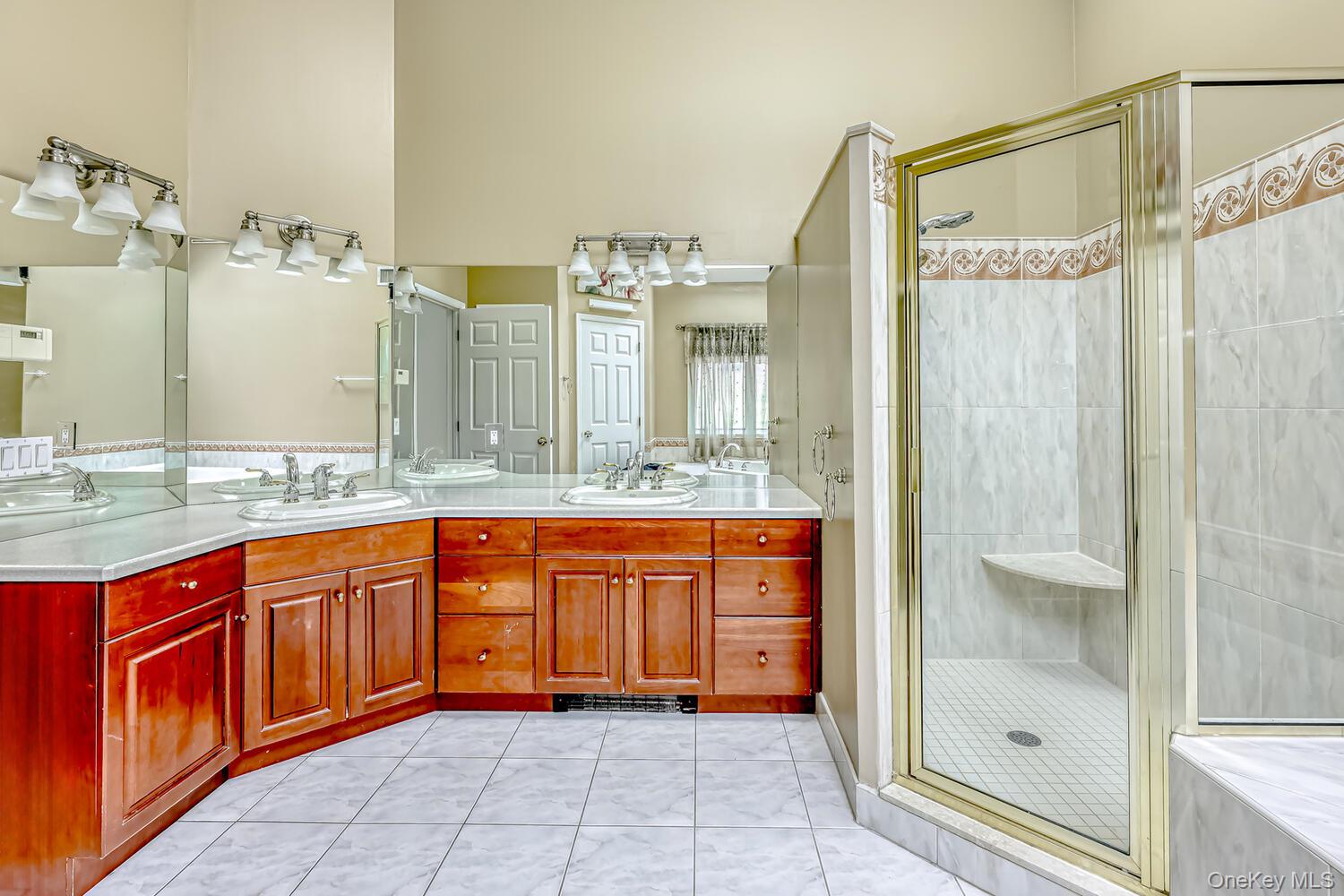 22 Golden Road – For Sale photo 34