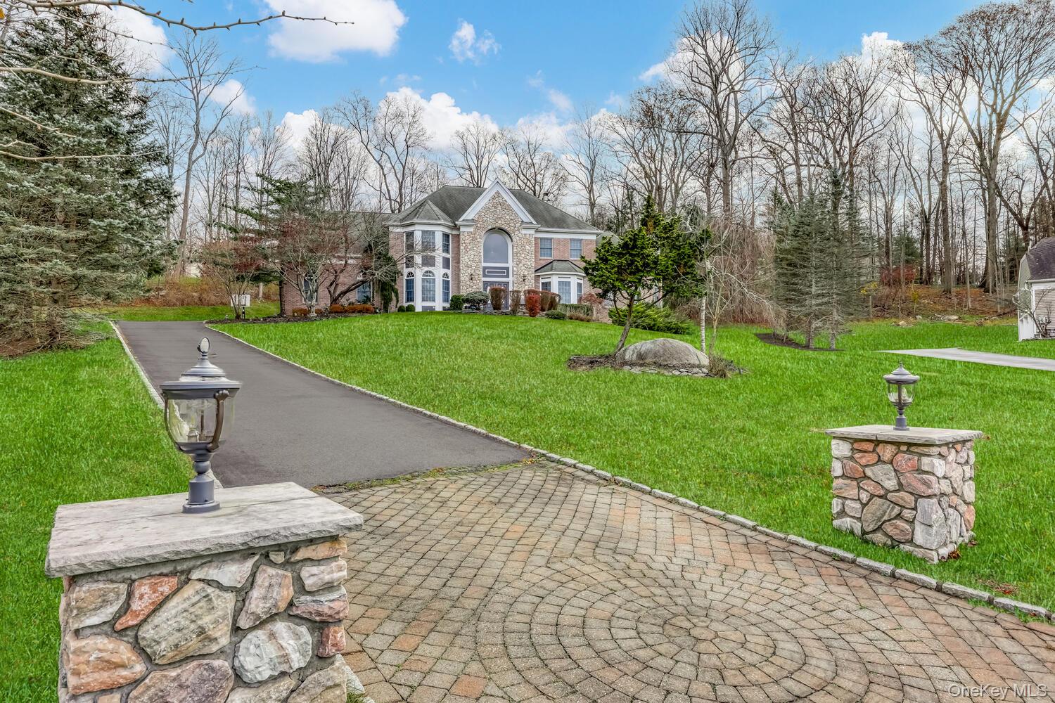 22 Golden Road – For Sale photo 2