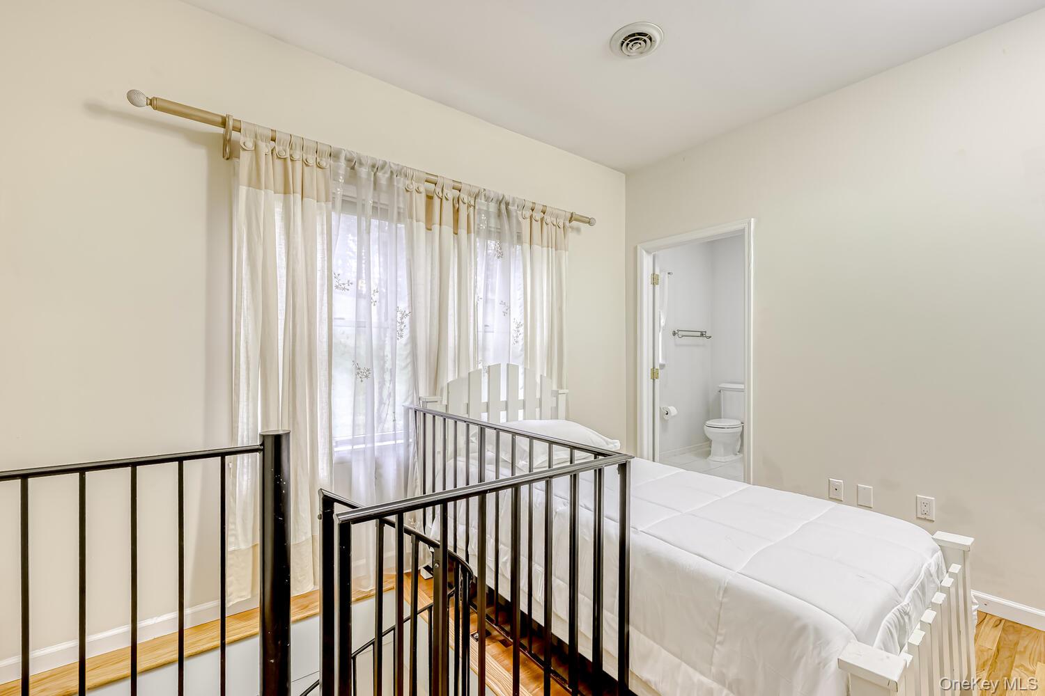 22 Golden Road – For Sale photo 21