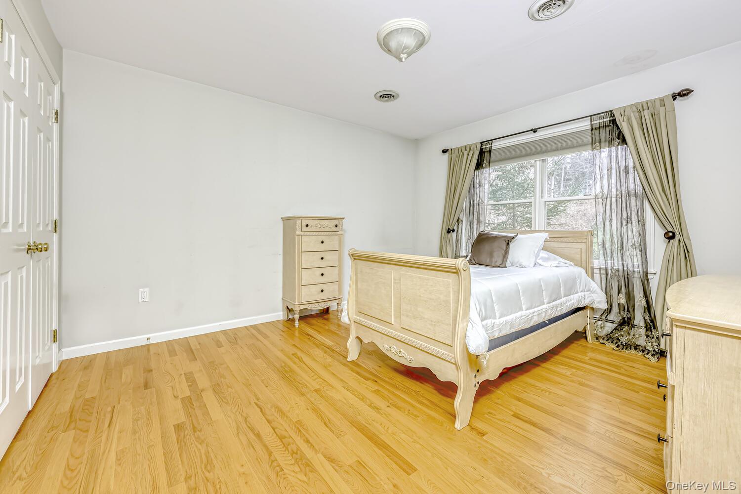 22 Golden Road – For Sale photo 23