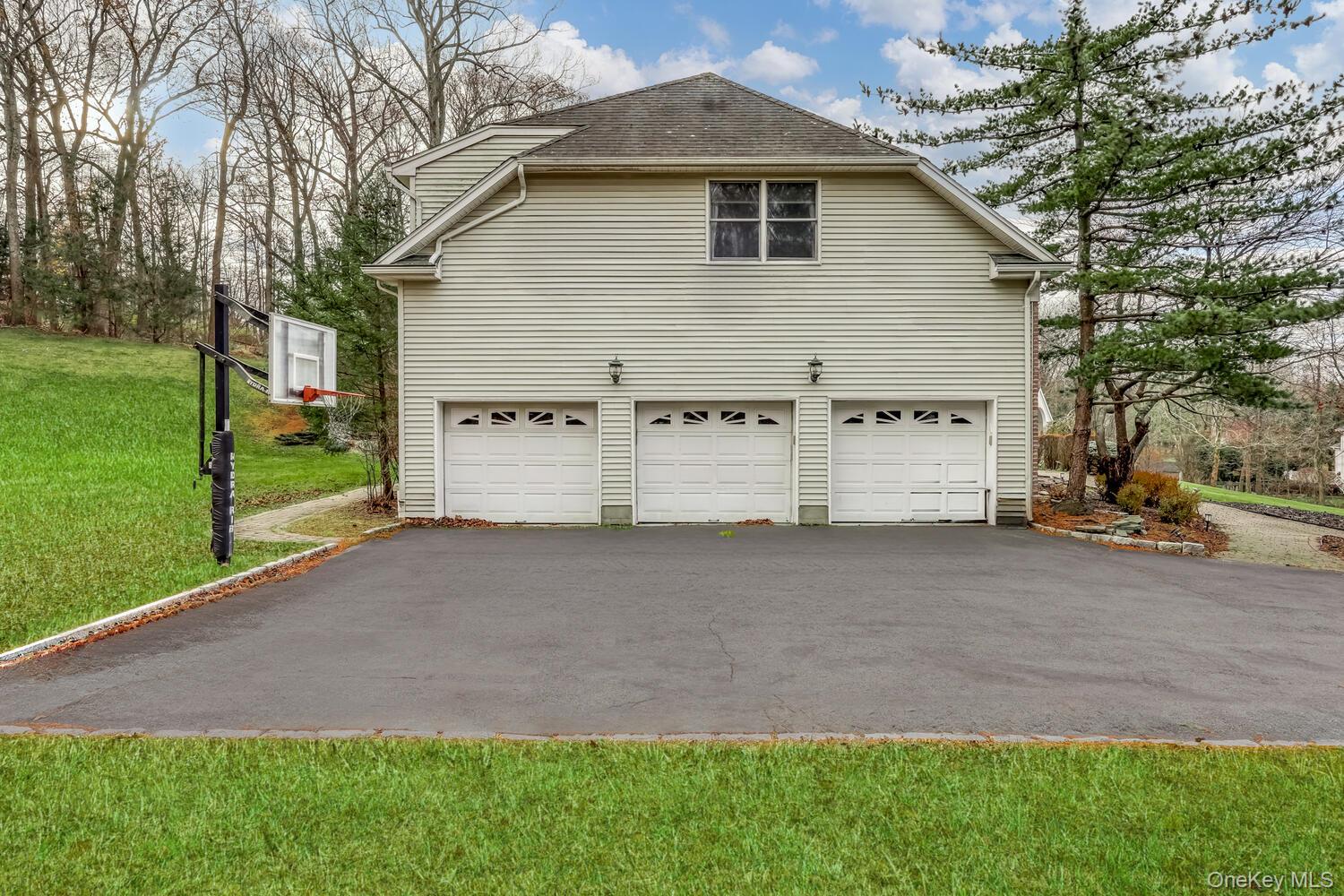 22 Golden Road – For Sale photo 4