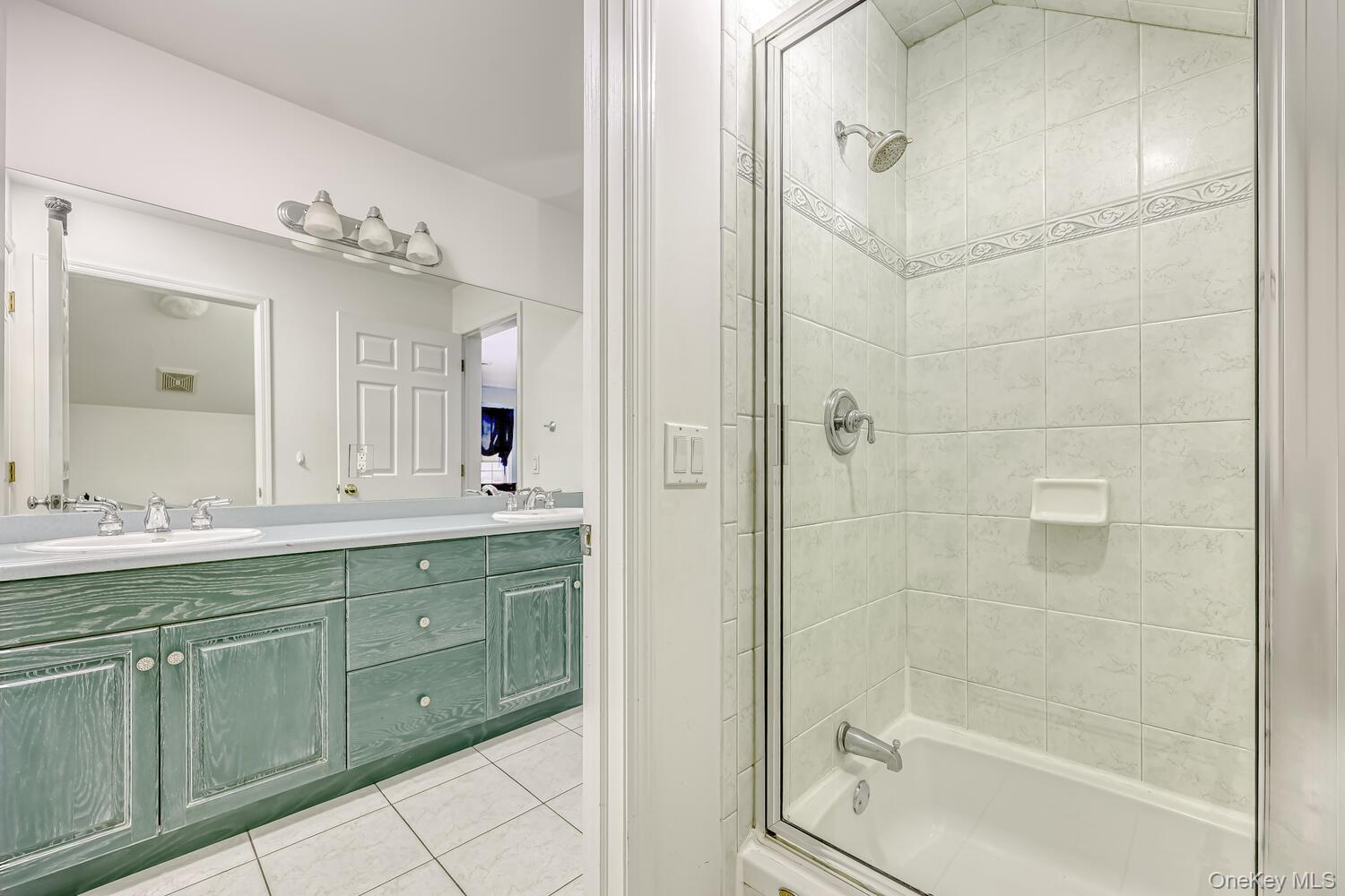 22 Golden Road – For Sale photo 25