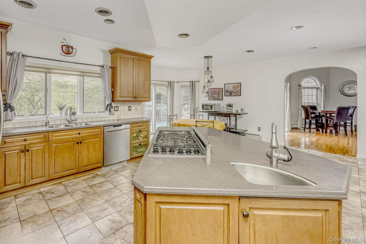 22 Golden Road – For Sale photo 18