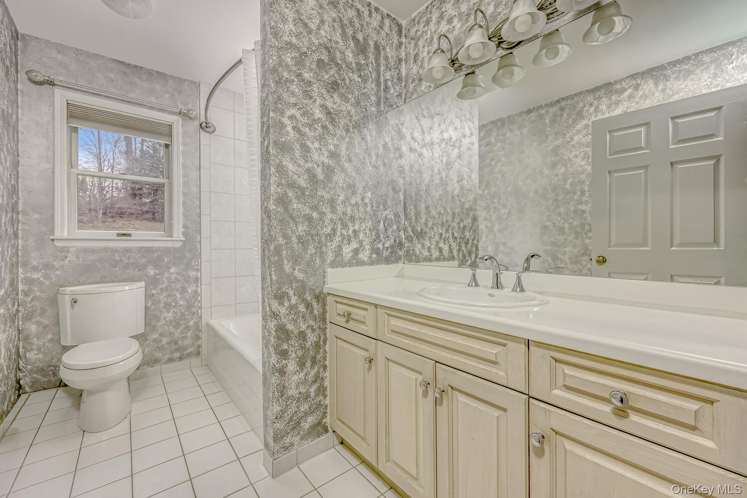 22 Golden Road – For Sale photo 27