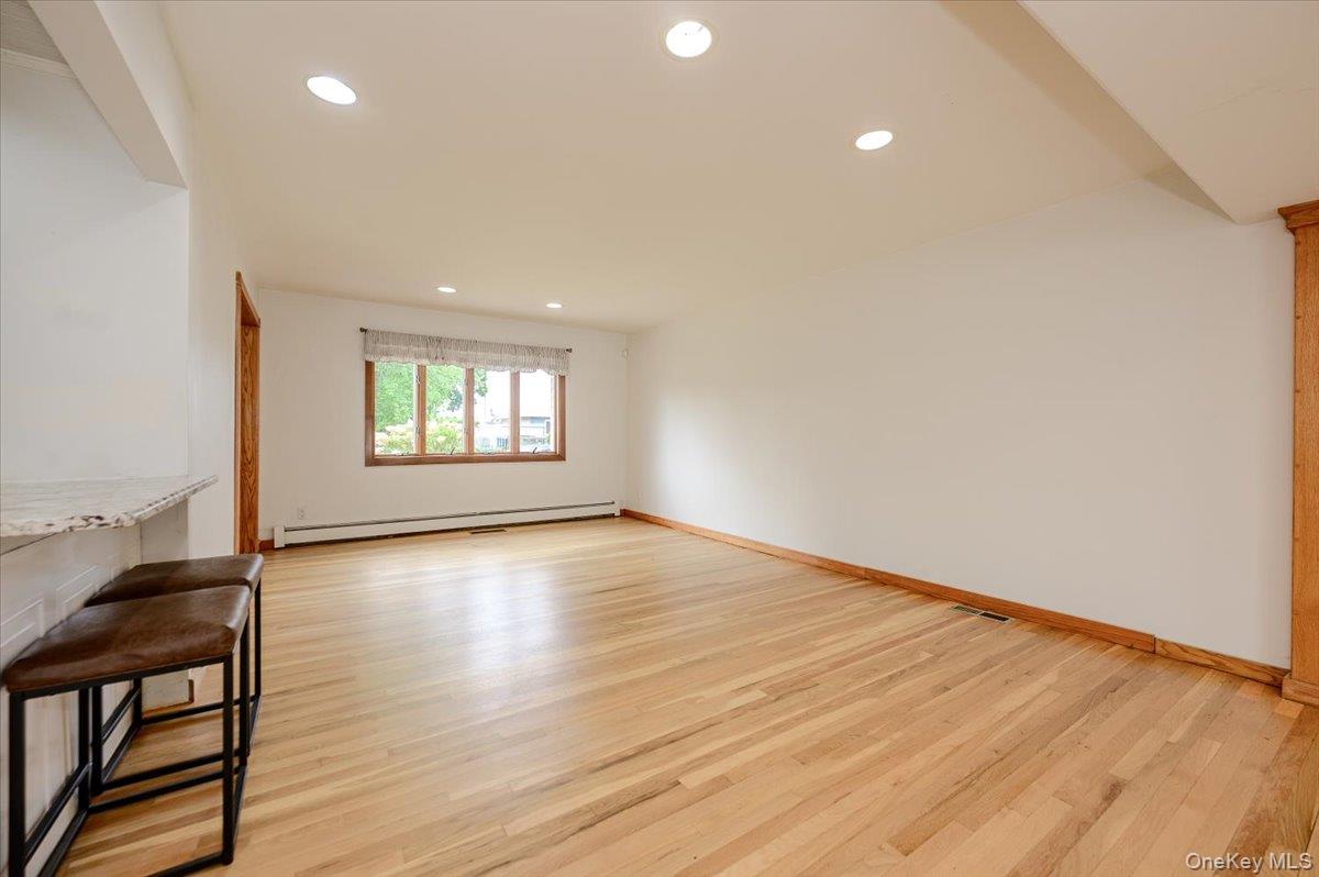 86 Edmore Lane N – For Sale photo 2