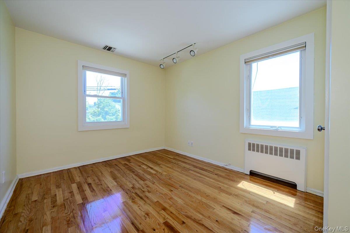 567 Oxford Road – For Sale photo 10