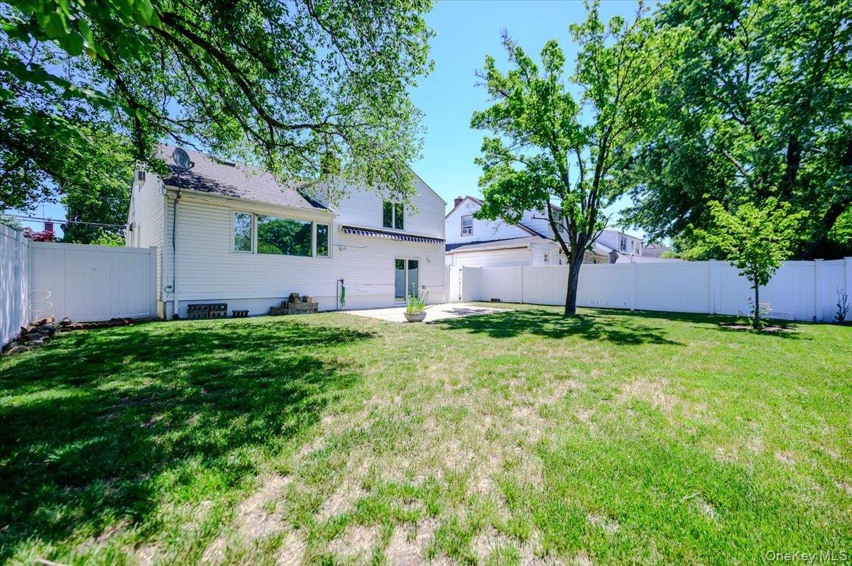 567 Oxford Road – For Sale photo 20