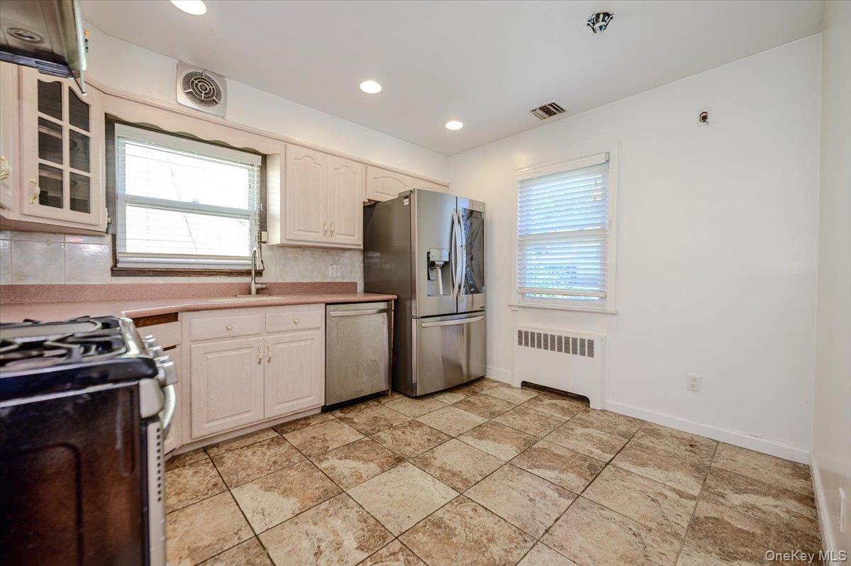 567 Oxford Road – For Sale photo 7